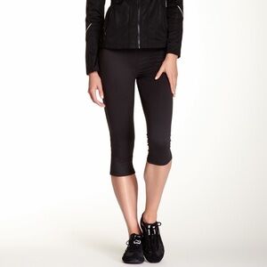 LUKKA Black Exhale Capri Leggings M NWT